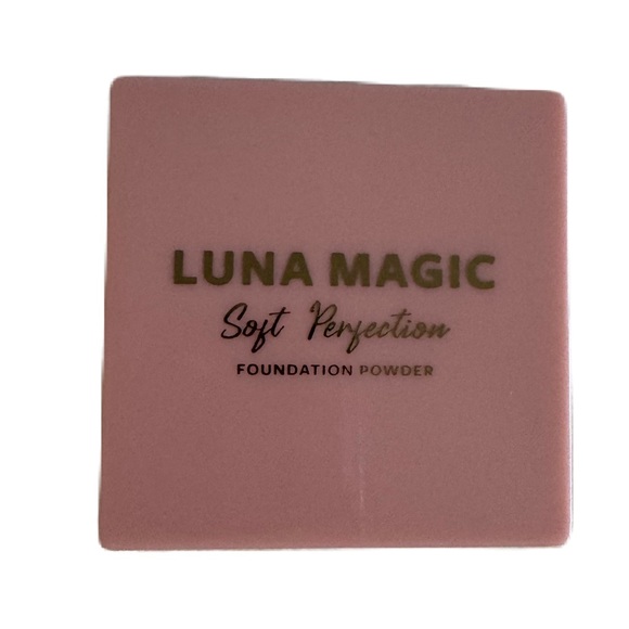Luna Magic Soft Perfection Foundation Powder & IPSY Garden Cosmetic Bag - Picture 3 of 5